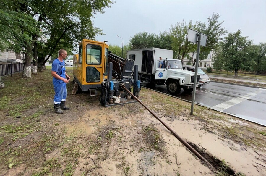 В Благовещенске меняют кабельную линию электропередачи бестраншейным способом не вскрывая грунт