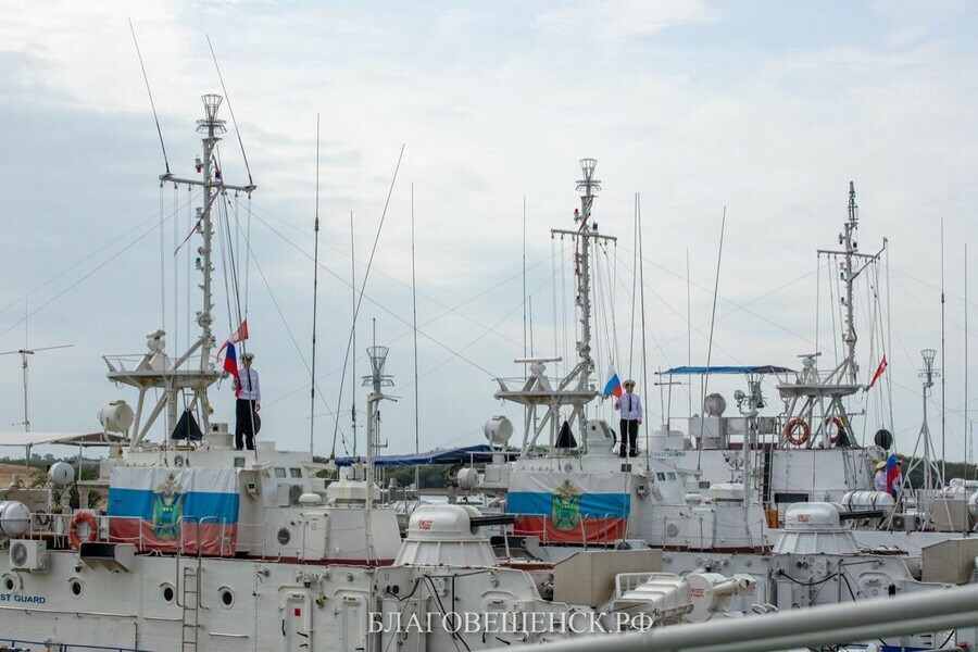 Танго катеров бой морской пехоты в Благовещенске отпраздновали День ВМФ фото