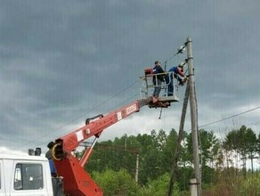 В обесточенной после урагана Архаре еще восстанавливают энергоснабжение Люди без света больше суток