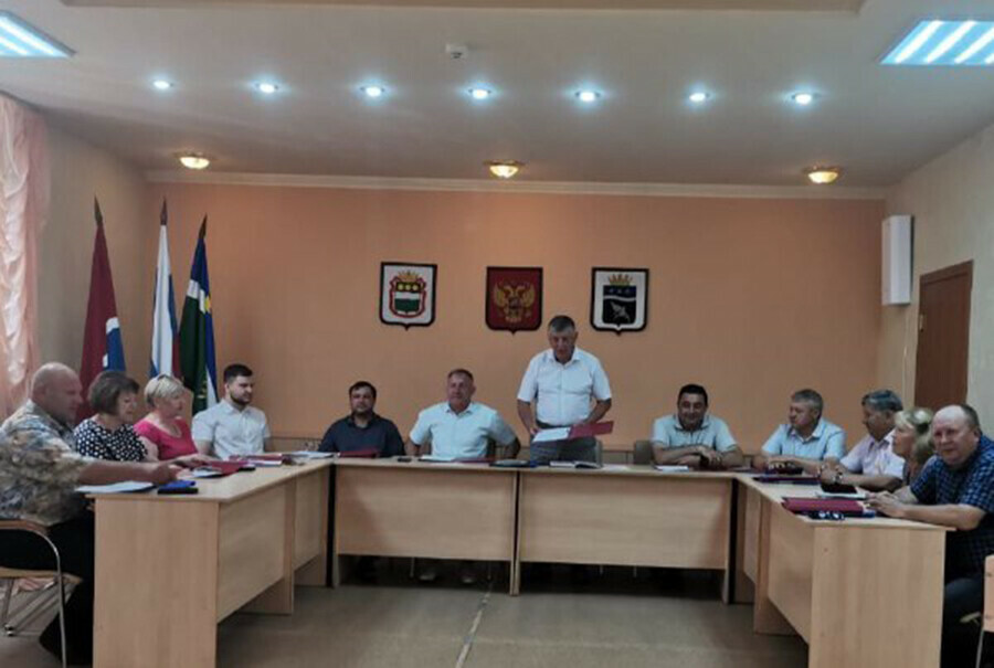 Депутаты отказались отправлять в отставку главу Благовещенского района Евгения Седых