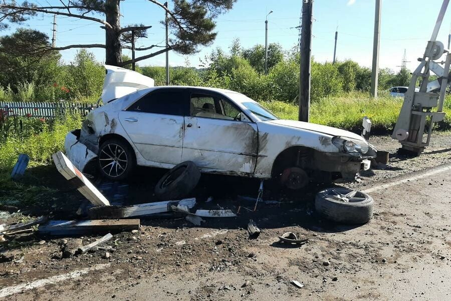 Рано утром на жд переезде в Приамурье произошло ДТП фото