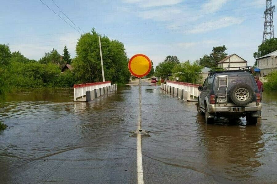 Вода поднялась еще выше движение по трассе Зея  Тыгда попрежнему остается закрытым