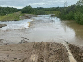 На дороге в Амурской области изза воды полностью закрыли проезд для транспорта