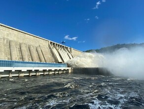 На Бурейской ГЭС снова начались сбросы