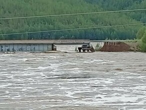 Автомобильный мост через реку Гилюй поврежден  