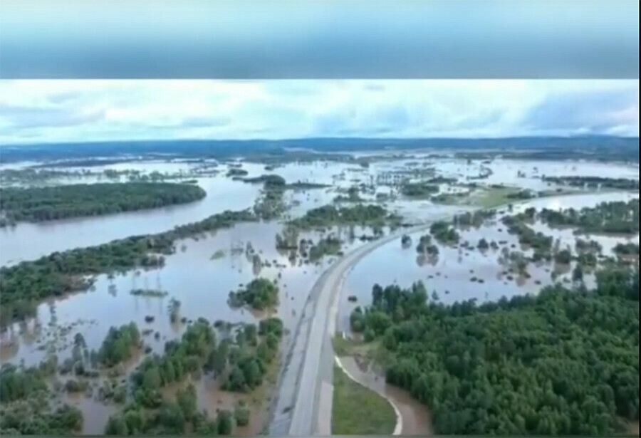 Вода вода кругом вода в Зейском районе дрон снял видео о разлившейся реке Уркан