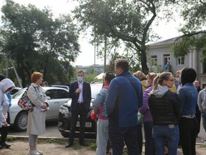 С жителями проблемного дома на Зейской 295 в Благовещенске встретился заместитель мэра города