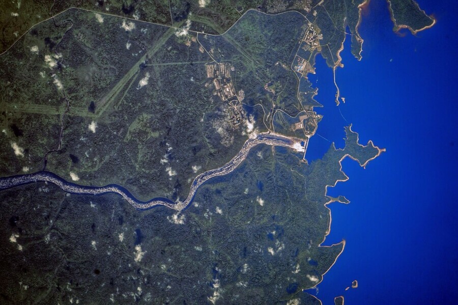 Космонавт Сергей Корсаков показал как выглядит Бурейская ГЭС из космоса