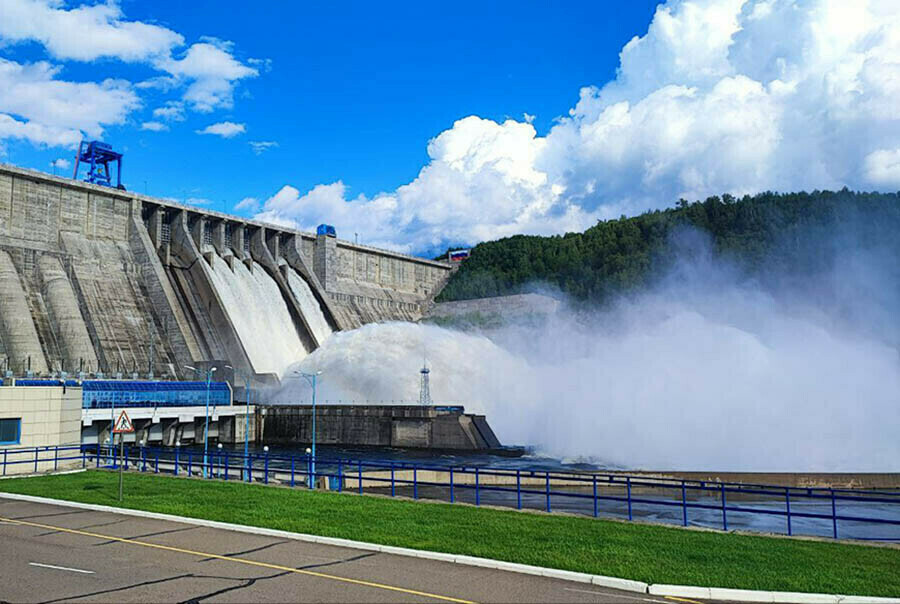 Министр Александр Козлов считает что в бассейне реки Амур необходимо построить ГЭС