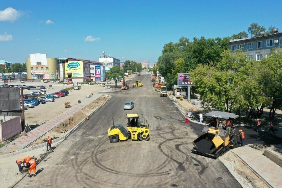 Укладку асфальта на Мухина в Благовещенске показали с дрона видео