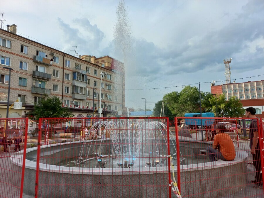 Такого в городе еще не было благовещенцев восхитил новый фонтан в центре Благовещенска фото видео