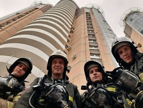 Пожарный из Белогорска за 2 минуты преодолел 22 этажа высотки на Амурской вертикали фото