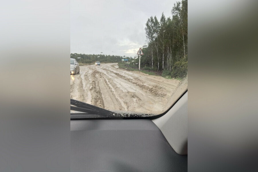 Амурчане показали участок трассы превратившийся после дождей в бездорожье видео