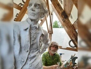 Реставратор в скульптуре Александру Суворову обнаружил тайник с необычным посланием 