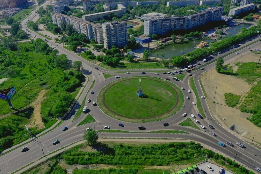 Кто кому уступает на калининском кольце в Благовещенске 