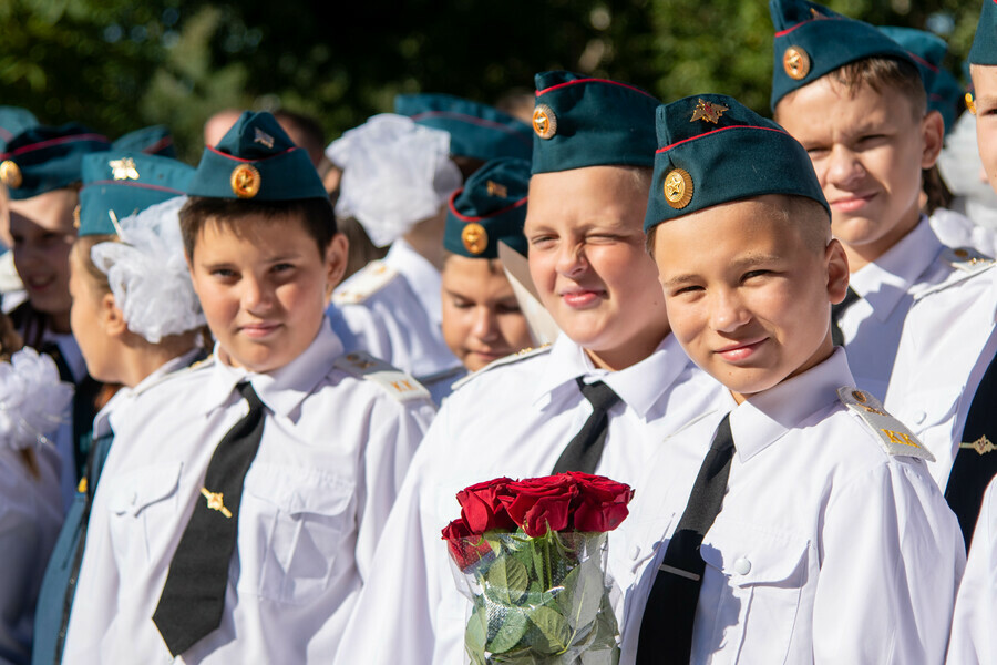 Перед линейками 1 сентября все амурские школы проверили кинологи с собаками