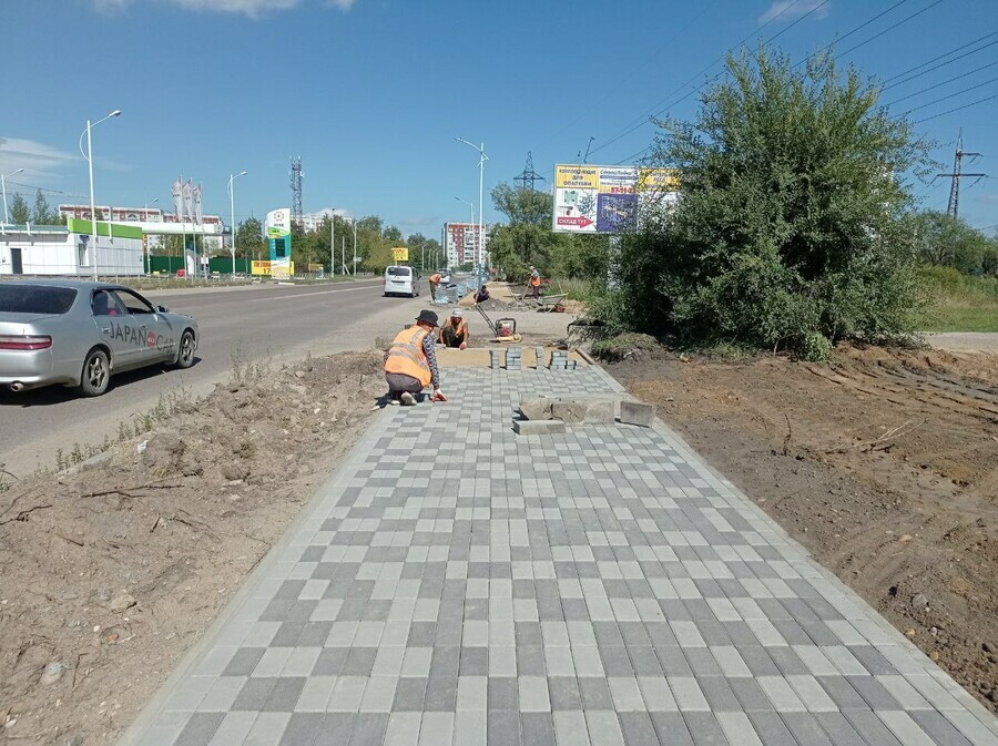 В Благовещенске за сезон обновят 10 километров тротуаров  
