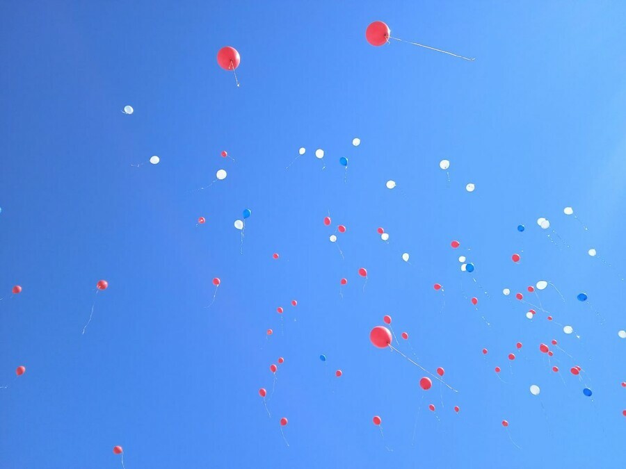 В Приамурье в День знаний в небо запустили специальные воздушные шары