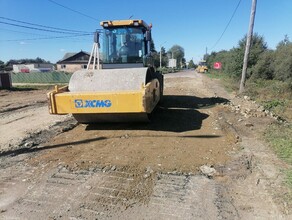 В селе рядом с Благовещенском начали ремонт дороги который должны были сделать год назад  