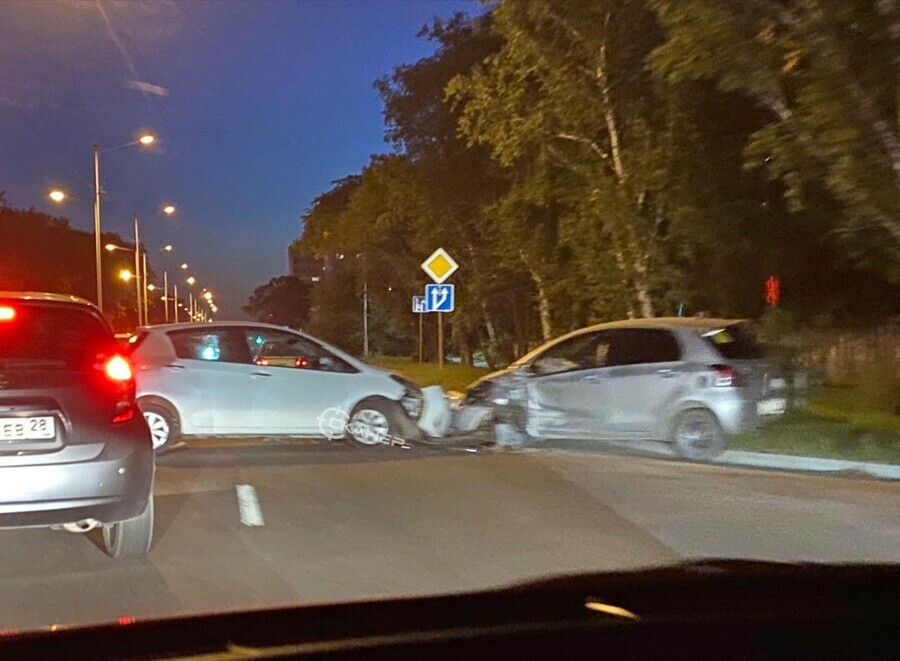 В центре Благовещенска произошло жёсткое ДТП Понадобилась реанимация