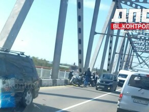 Соцсети на мосту через Зею грузовик столкнулся с мотоциклом фото