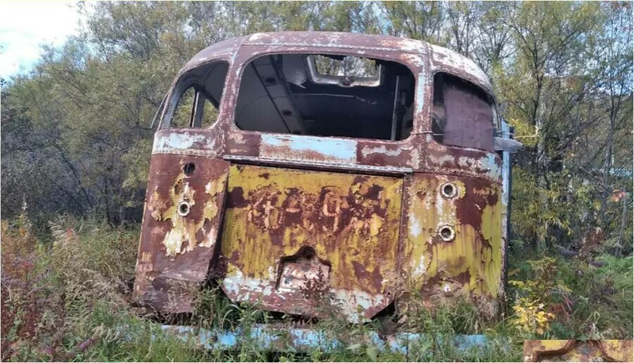 В Приамурье обнаружили полусгнивший но невероятно редкий автобус марки ЗиЛ 