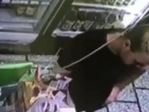 В благовещенском супермаркете мужчина под камерами видеонаблюдения похитил борсетку