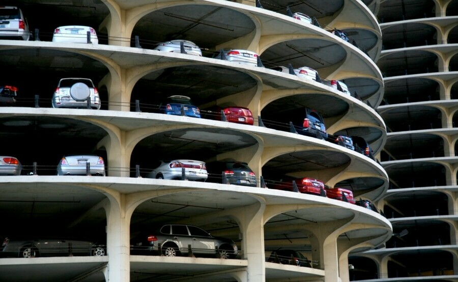 Вицепремьер Марат Хуснуллин призвал сократить количество парковок у новостроек