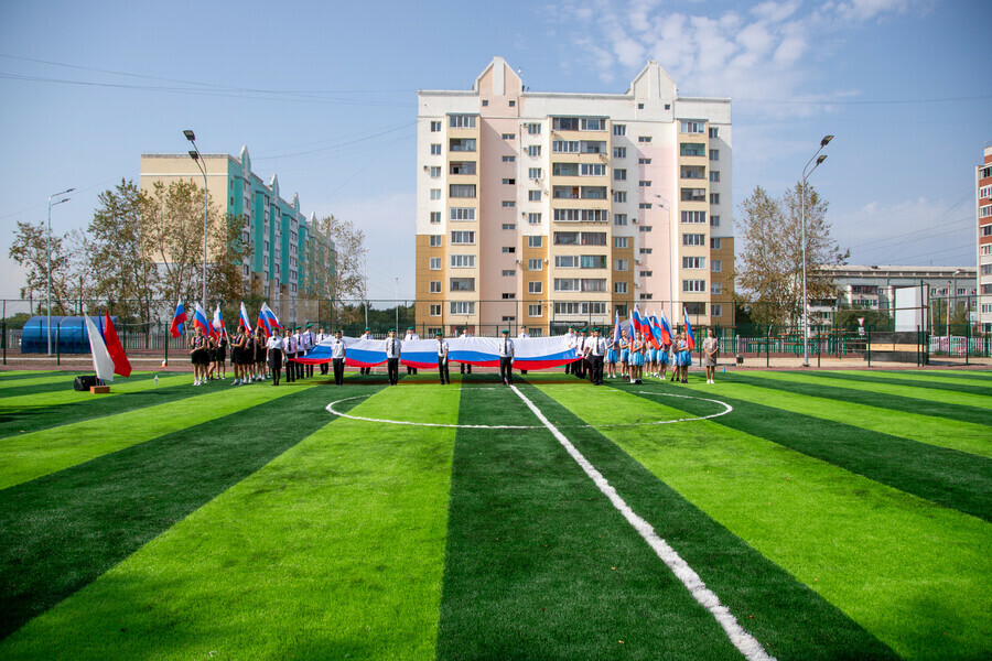 Новый школьный стадион торжественно открылся в Благовещенске фото