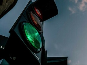Водителей Благовещенска просят быть внимательнее на оживленном перекрестке заработал временный светофор