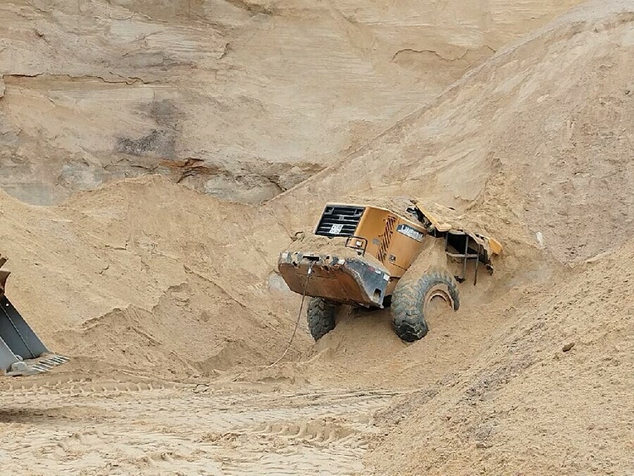  В Амурской области погиб рабочий которого засыпало песком в карьере
