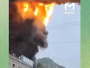 В Китае возник огненный столб полыхала цистерна с силиконовым маслом видео