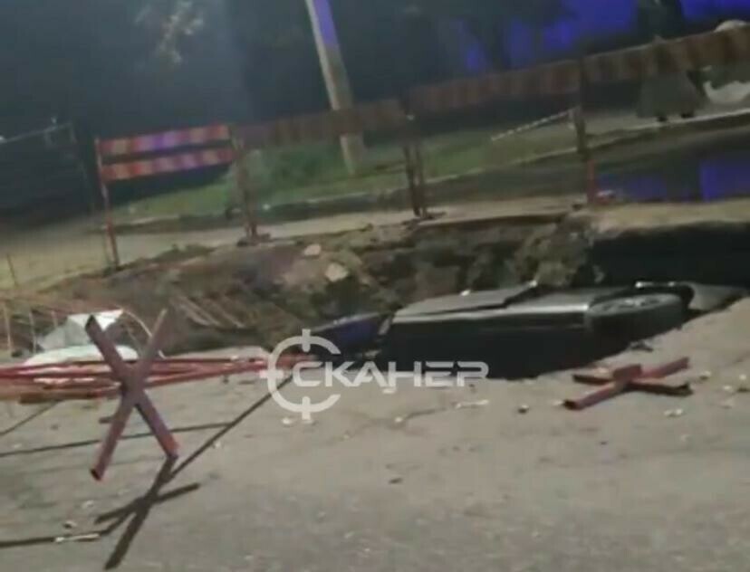 В Благовещенск автомобиль завалился в перекоп видео