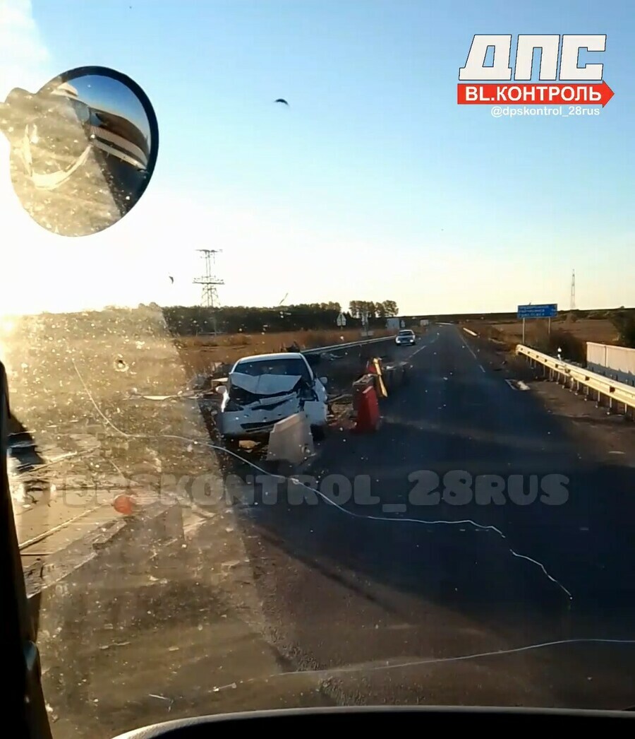 Водитель на скорости въехал в бетонные блоки ДТП на ремонтной трассе под Тамбовкой 