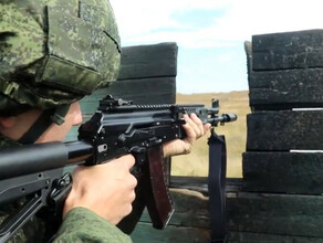 В Амурской области мобилизованные военнослужащие тренируются на полигоне видео