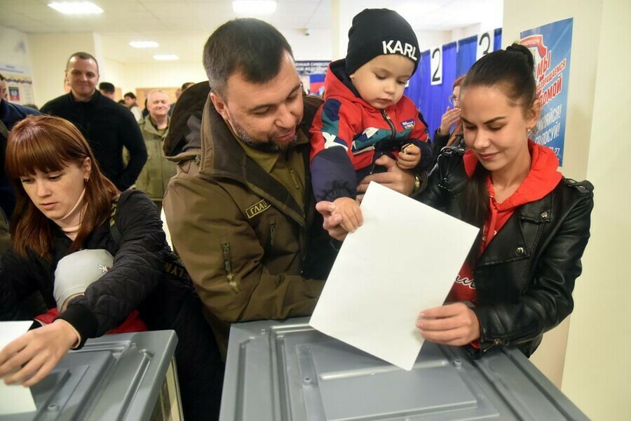 Жители ДНР ЛНР Херсонской и Запорожской областей проголосовали за вхождение в состав России