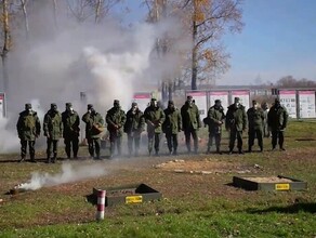 Учат вытаскивать изпод огня и оказывать первую медпомощь как проходят занятия мобилизованных в военной части Екатеринославки видео