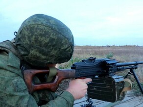 Амурские мобилизованные на полигоне ДВОКУ стреляют из гранатометов