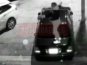 В Благовещенске камеры сняли ночную танцовщицу на автомобиле видео