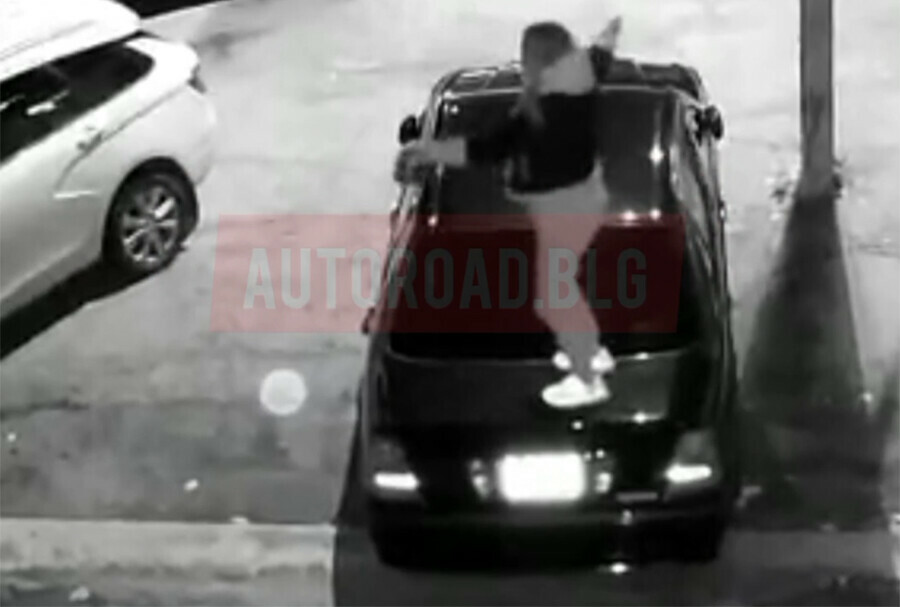 В Благовещенске камеры сняли ночную танцовщицу на автомобиле видео