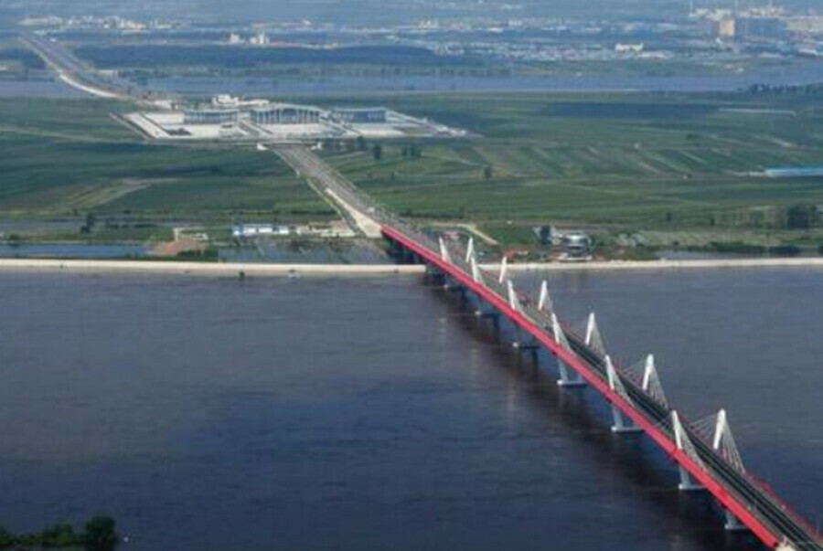 За два месяца по новому мосту в Россию из КНР ввезено 600 единиц спецтехники