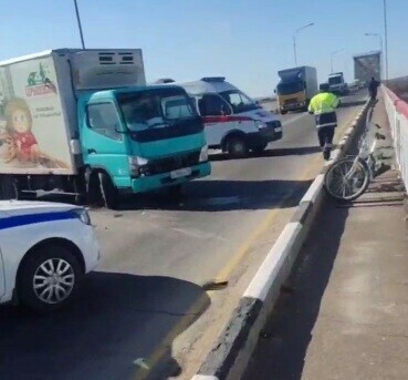  На мосту через Зею в Благовещенске парализовано движение изза ДТП с велосипедистом