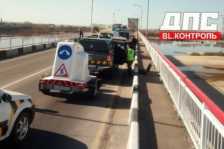 Стали известны некоторые подробности ДТП на Зейском мосту которое парализовало движение на выезде и въезде в город