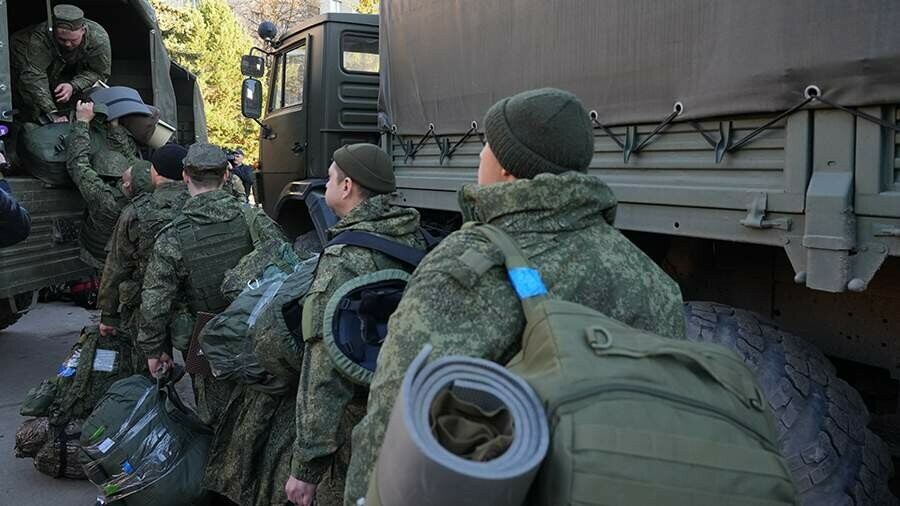 В РФ снова предложили запретить выезд за границу военнообязанным россиянам