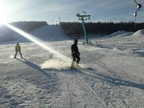 Смазываем лыжи в октябре в Тынде после оснежения откроется горнолыжный спуск УстьКорал  