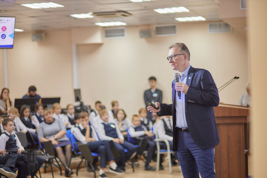 Сбер проводит Уроки цифры для школьников Дальнего Востока
