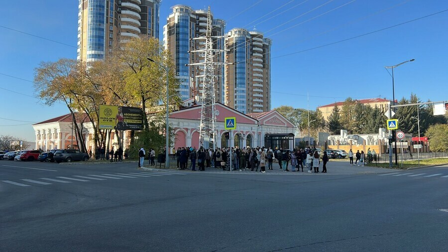 Из БГПУ экстренно эвакуировали студентов и преподавателей фото видео
