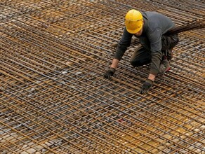 В Белогорске прокуратура добивается сноса фундамента недостроенного магазина и салона красоты