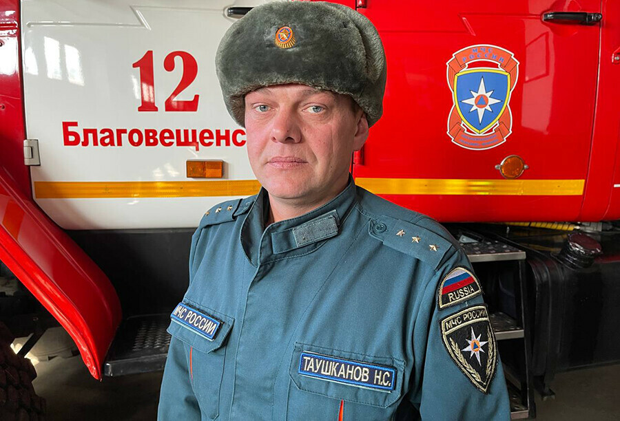 Героический поступок на дороге совершил пожарный в Амурской области