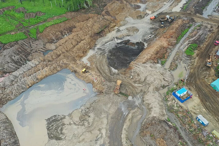 В Амурской области золотодобытчики заплатили штраф за загрязнение реки и обновили технику  